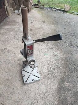 Stojan na vrtačku SU2