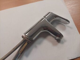 Prodám stojánkovou umyvadlovou baterii - použitou