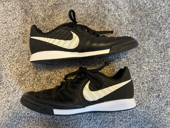 Sálovky Nike vel.34