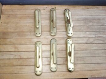 6 x stará mosazná klika, klička od okna