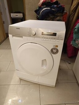 Sušička AEG na 7 kg, pěkný stav