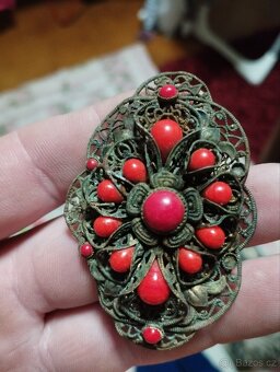 Stará pozlacená brož