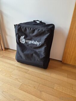 PALUBNÍ KOČÁREK DO LETADLA Ergobaby
