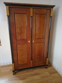 SKŘÍŇ BIEDERMEIER