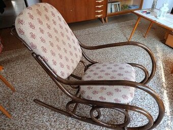 Houpací starožitné křeslo