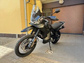 CFMOTO 800MT-X černá - sleva 8.000Kč na doplňky