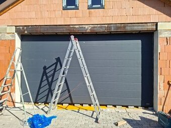 Sekční garážová vrata s motorem - ČR