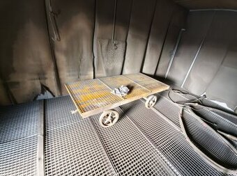 Tryskárna, kompresor, vzdušník, filtrační zařízení, cyklon