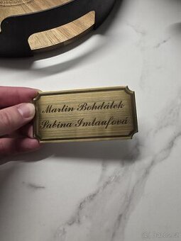 gravírovaná cedulka na dveře - výroba