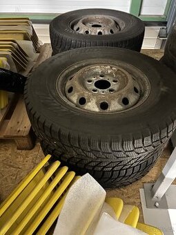 Prodám sadu zimních kol Nokian 225/75 R16 C