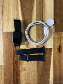 Apple Watch SE 2 40mm - temně inkoustová