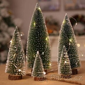 Sada 5 kusů umělých mini vánočních stromečků