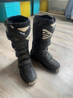 Motokrosové boty