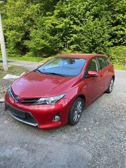 Toyota Auris 1.8 hybrid TOP STAV