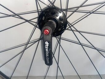 Přední kolo Specialized osa dt swiss