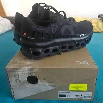 Boty ON Cloudmonster All black velikost 44.Původní cena 4700 - 1