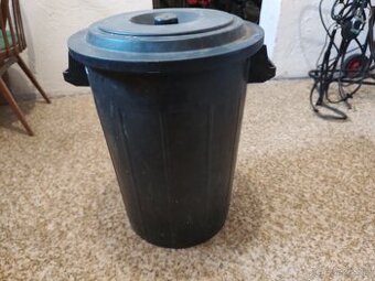 Popelnice na krmení s poklopem 70l - 1