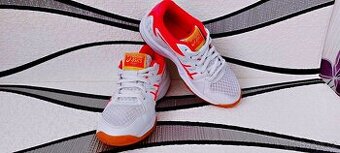 DÍVČÍ SÁLOVÉ BOTASKY - ASICS - vel. 30,5