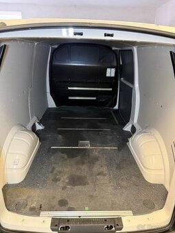 Prodám podlahu pro VW Transporter T5/T6 dlouhá verzi