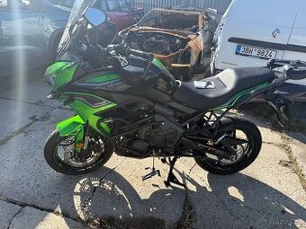 Kawasaki Versys 650ccm 49kw,rv:2023/7 havarované na předek