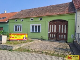 Kuchařovice, RD 4+1,190 m², zahrada, stodola – rodinný dům