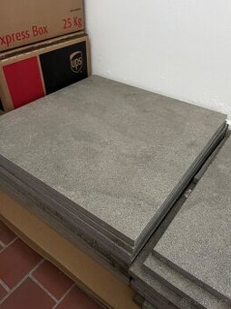 Šedá dlažba na balkón