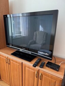 42" Panasonic Viera TH-42PX80E + Tesla set top box