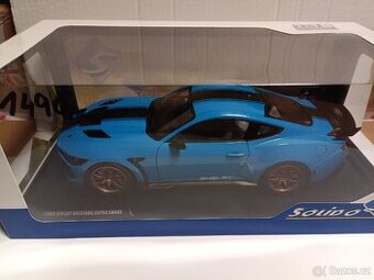 Ford mustang 1:18