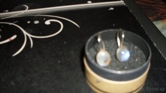 Stříbrné náušnice s pravým měsíčním kamenem