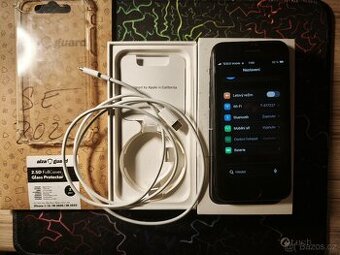 iPhone SE 128GB černá 2022
