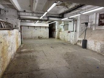 Výrobní nebo skladovací prostory k pronájmu v přízemí haly v