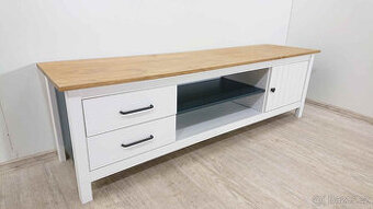 Bílo-šedý dřevěný TV stolek Marckeric Miranda