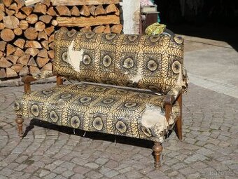 Starý gauč a křeslo k renovaci - 1