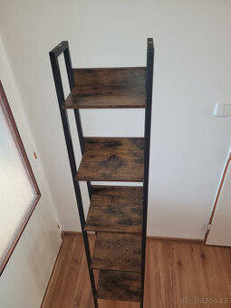 patrová police/regál