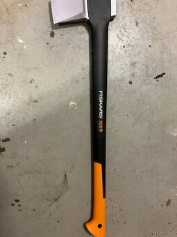 Sekera Fiskars X25