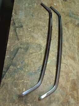 Tatra 603 lišta na zadní kapotu