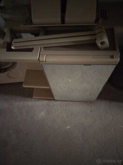 Prodám zrcadlo s poličkami