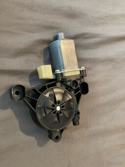 Motorky stahování oken Škoda Octavia 3