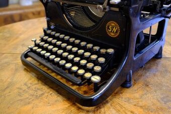 Starožitný psací stroj U.S. Mirsa Ideal