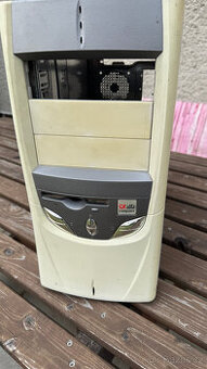 Prodám starší počítačovou skříň (ATX) 002