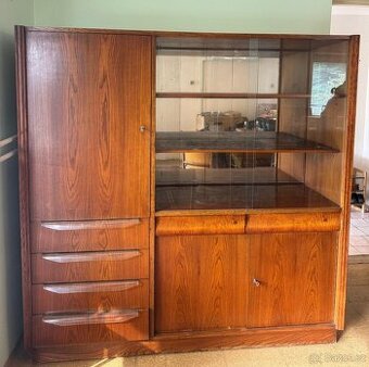 Dřevěný sekretář s vitrínou