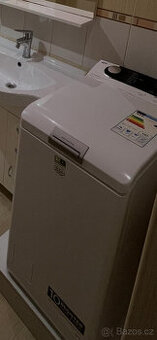 Pračka AEG s parním programem (vrchem plněná)