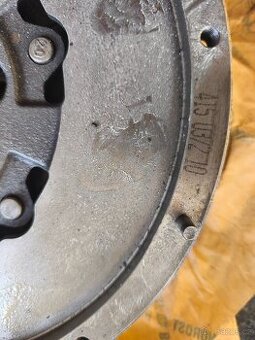 Dvouhmota Peugeot setrvačník