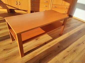 Konferenční stolek z dýhované dřevotřísky