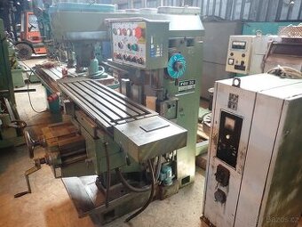 FGU  32    frézka univerzální    1990