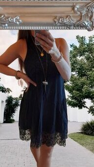 H&M černé šaty s krajkovými detaily