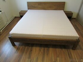 Masívna dubová posteľ Elegant + 2 stolíky zdarma, od 660€