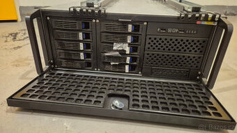 Server Supermicro Rackmounted 4U vcetne lyzin do racku