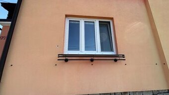 Držáky na květináče