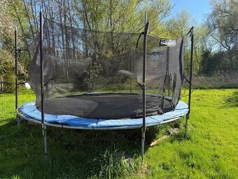 Trampolína